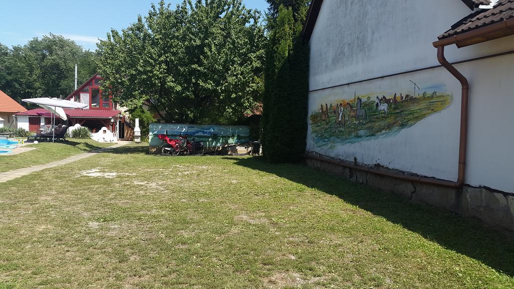 Pension Elisabeth Balatonlelle Luaran gambar