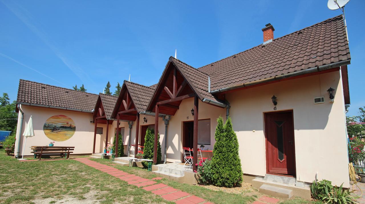 Pension Elisabeth Balatonlelle Luaran gambar